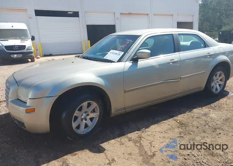 2007 Chrysler 300 Touring из США, поврежденный, VIN 2C3KA53G47H629900